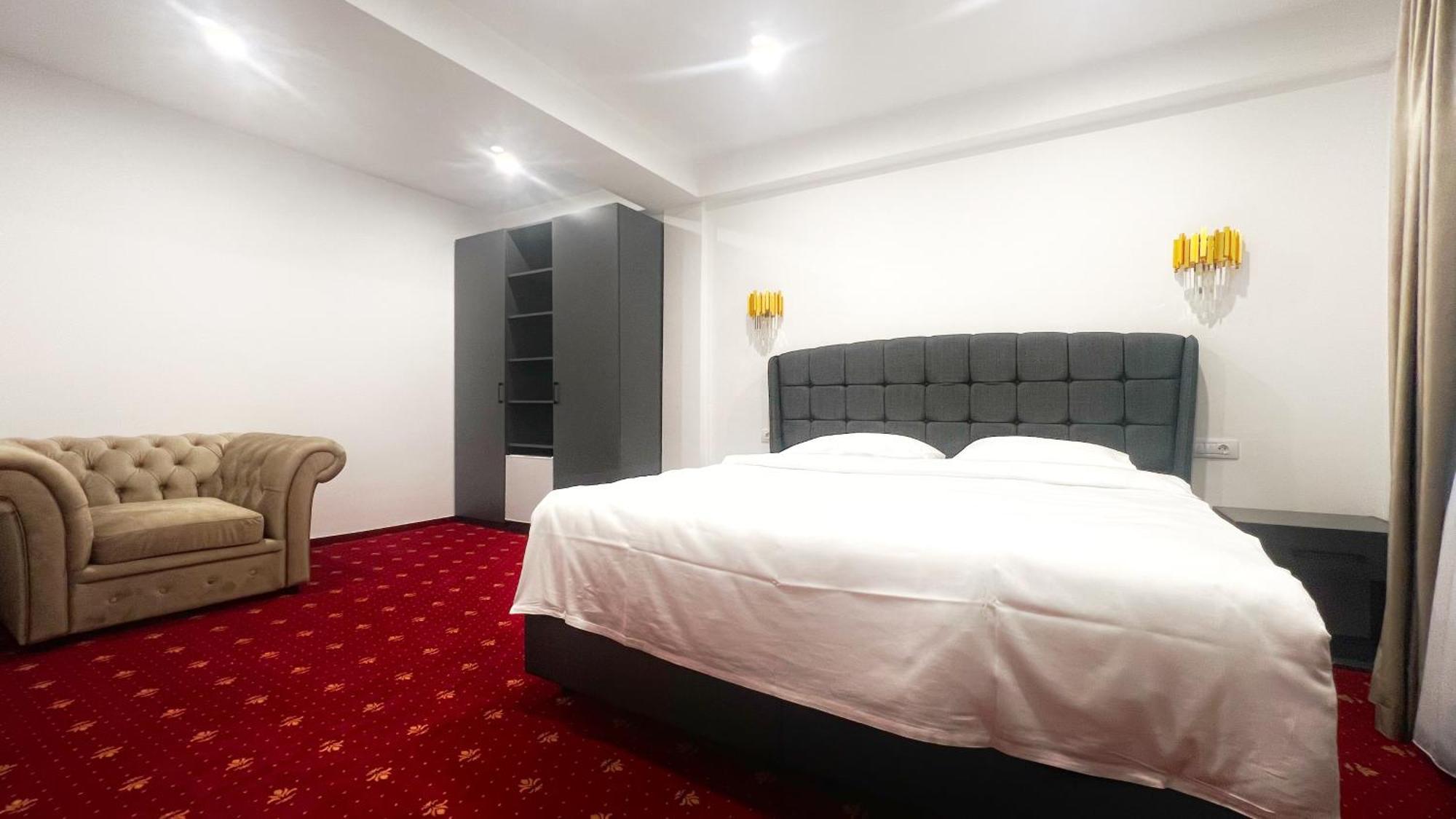 Mimi Hotel Corabia Экстерьер фото