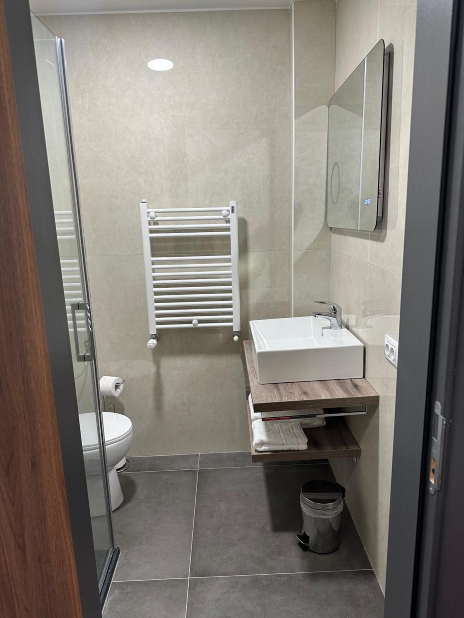 Mimi Hotel Corabia Экстерьер фото