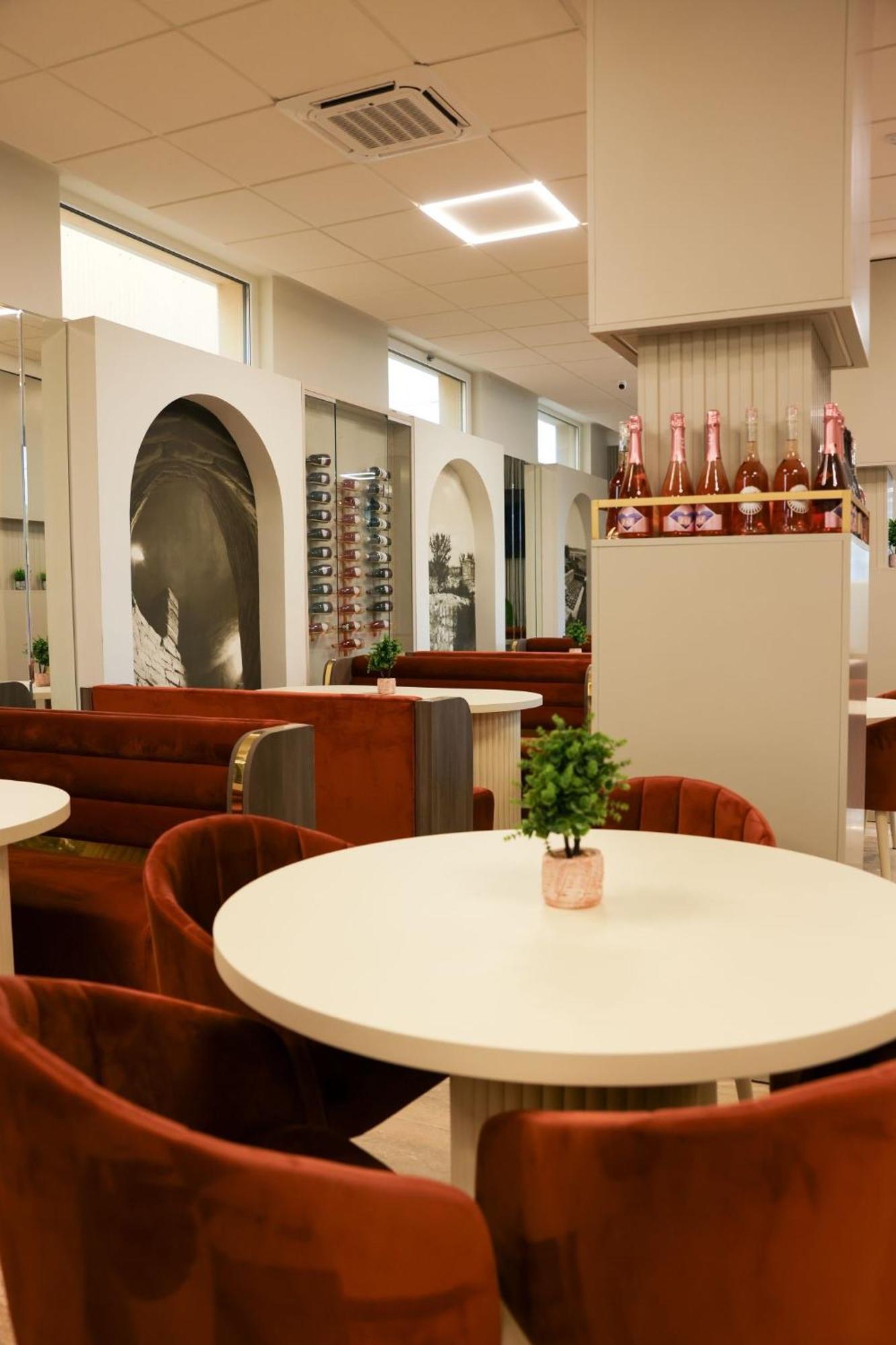 Mimi Hotel Corabia Экстерьер фото