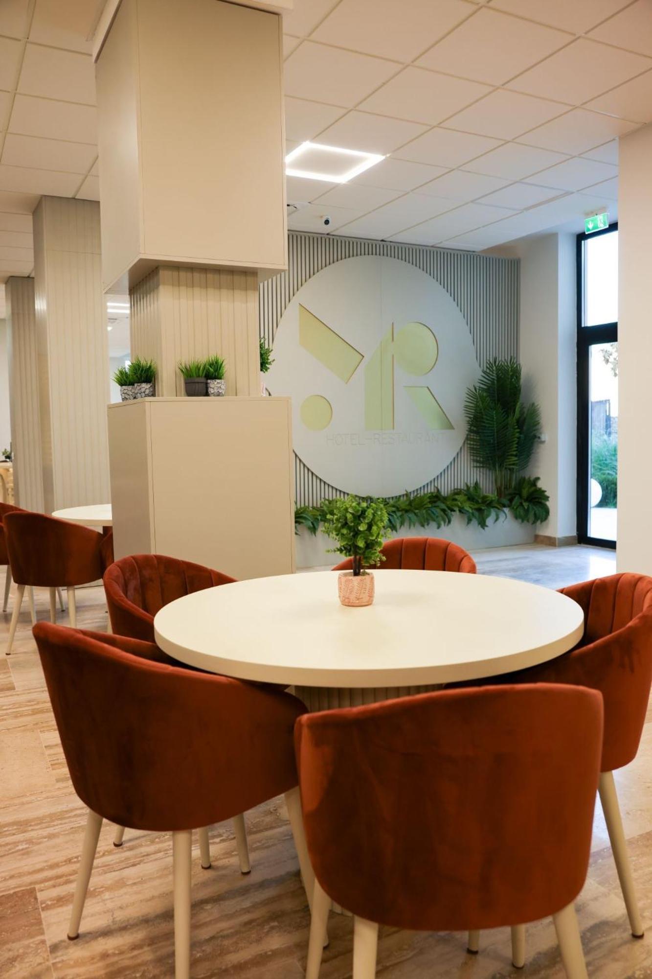 Mimi Hotel Corabia Экстерьер фото