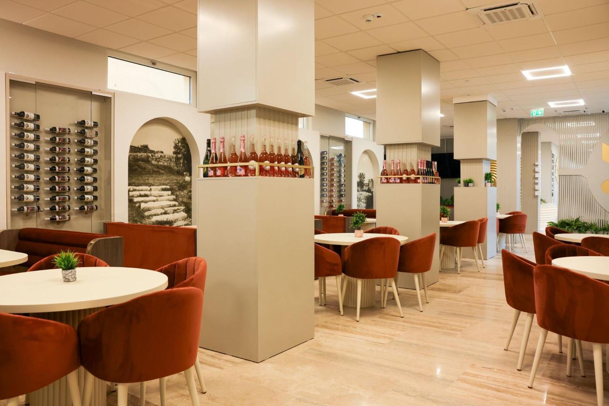 Mimi Hotel Corabia Экстерьер фото