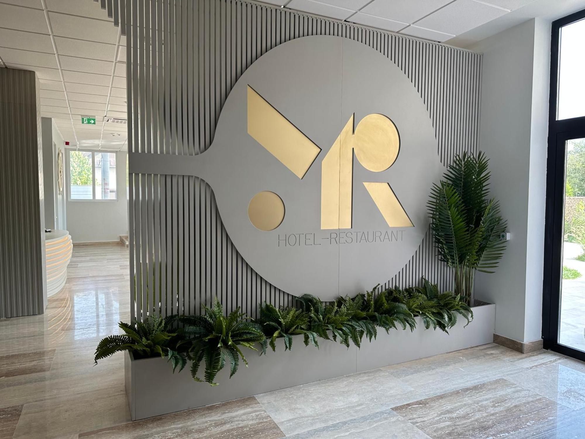 Mimi Hotel Corabia Экстерьер фото